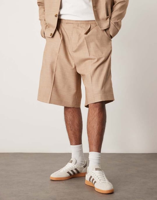 ASOS DESIGN smart co-ord bermudashorts i kamelfärgad textur med elastisk midja - Image 2