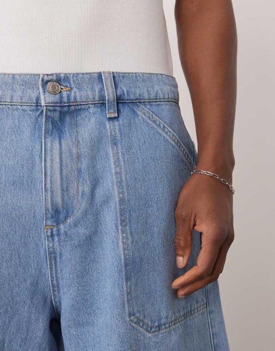 ASOS DESIGN denim shorts i medtvätt - Image 4