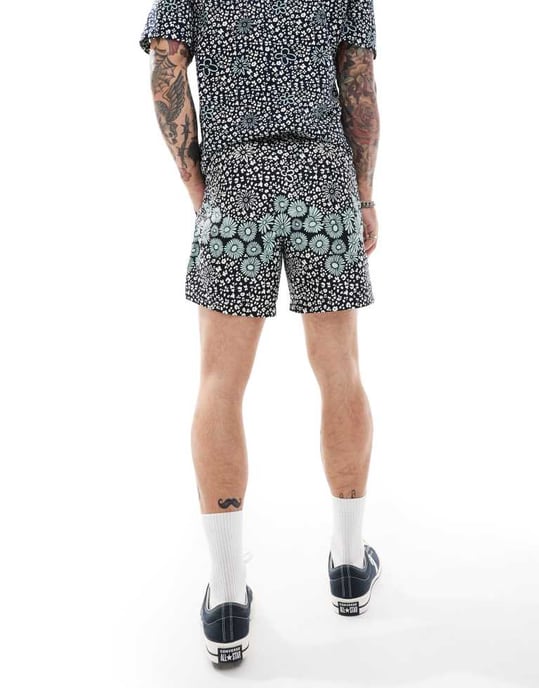 Farah colbert koord blommönstrad badshorts i marinblå - Image 4