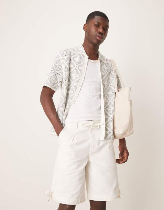 ASOS DESIGN längre shorts med veckdetaljer i ecru - Image 2