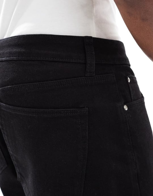 ASOS DESIGN smala jeansshorts i regular längd i svart - Image 3