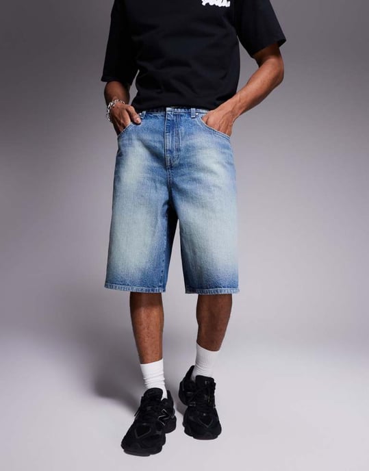 ASOS DESIGN längre carpenter denim shorts i medelblå tvätt - Image 3
