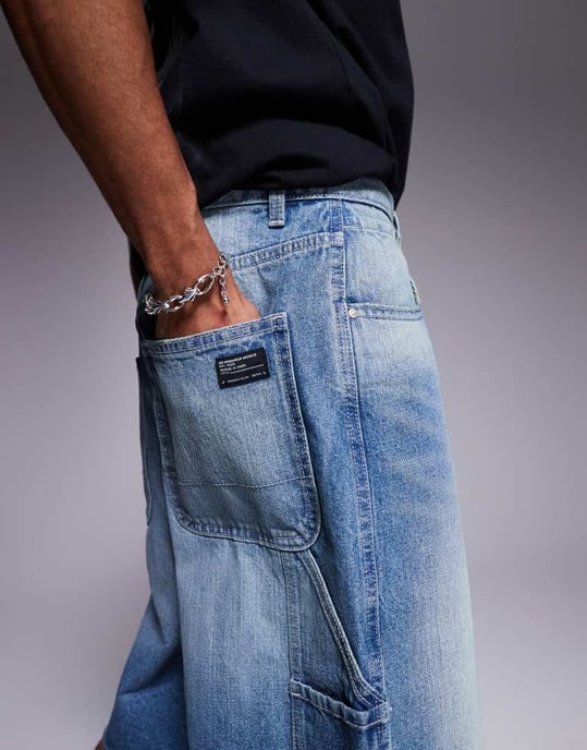 ASOS DESIGN längre carpenter denim shorts i medelblå tvätt - Image 4