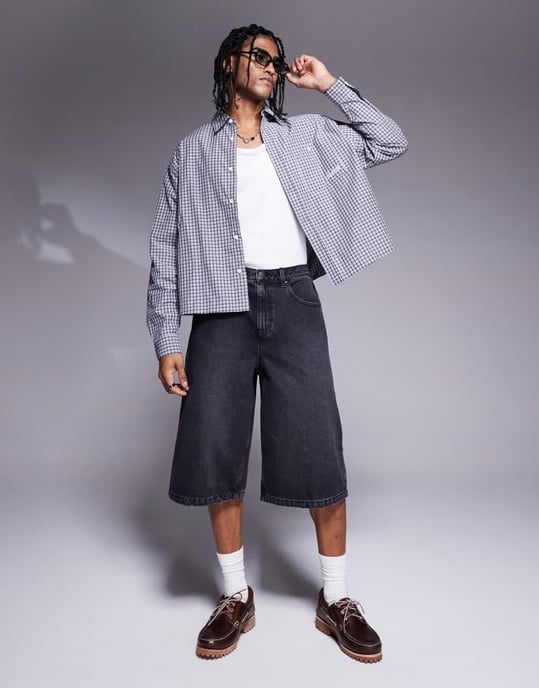 ASOS DESIGN längre denimshorts i tvättad svart - Image 3