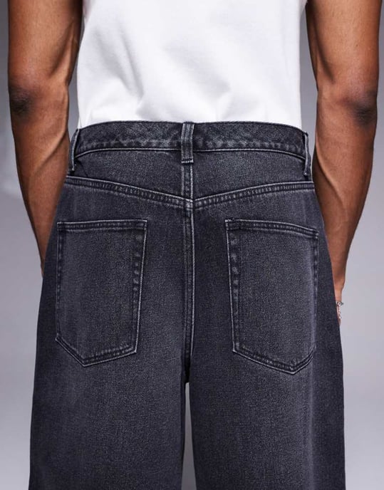 ASOS DESIGN längre denimshorts i tvättad svart - Image 4