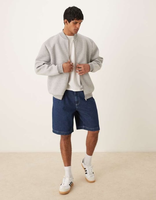 ASOS DESIGN mid length breda denimshorts med veck i mörk tvättad blå - Image 3