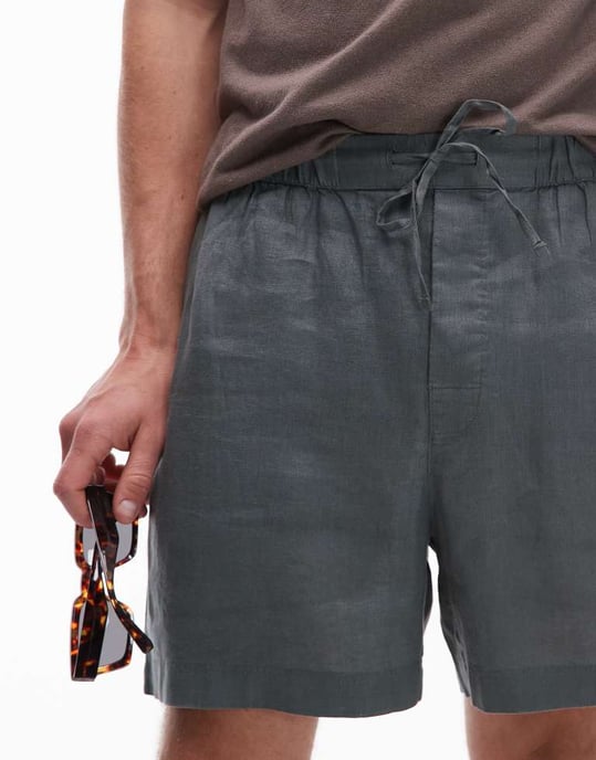 ARKET rena linne shorts med dragsko i khakigrön - Image 3
