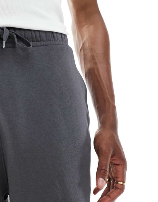 ASOS DESIGN essentials mid length oversized shorts i kolafärg - Image 2
