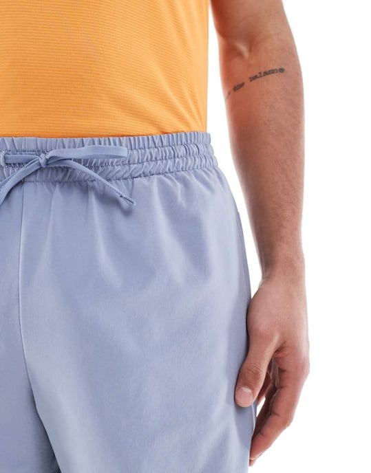 New Balance essentials 5-tum shorts i blått - Image 4