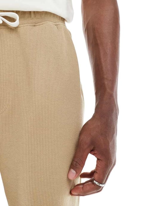 ASOS DESIGN oversized våffeltexturerad kort i kamel - Image 2