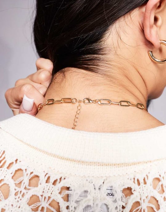 ASOS DESIGN Limited Edition snäcka chunky charm halsband i guldton - Image 3