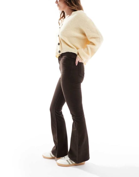 Miss Selfridge utsvängda jeans i choklad - Image 3