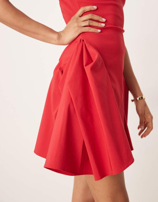 ASOS DESIGN Lång bengaline högkragad plisserad minikjol med midje-detaljer i röd - Image 2