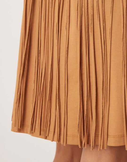 ASOS DESIGN t-shirt sving mini klänning med fransdetalj bak i rostfärgad - Image 2