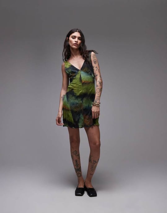 Topshop krinklad mesh v-ringad flippig mini-klänning i flerfärgad - Image 4