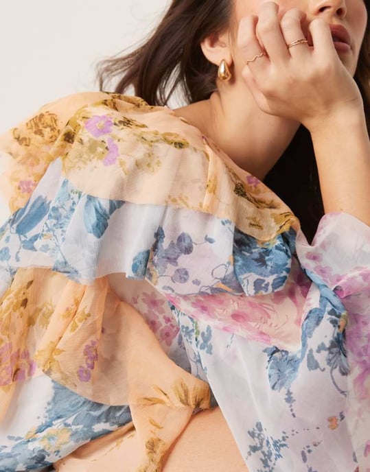 ASOS DESIGN långärmad spliced blandad blommig mönstrad volangsmock mini klänning - Image 4