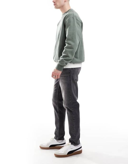 ASOS DESIGN stretch taperade jeans i vintage svart tvätt - Image 3