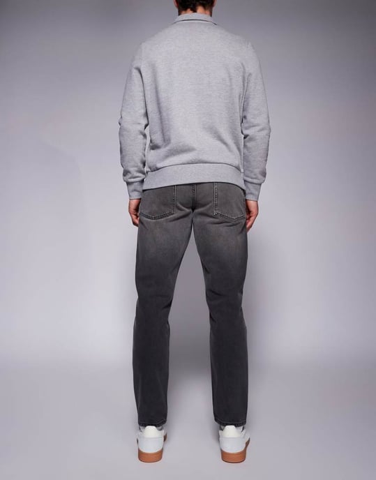 ASOS DESIGN tapered jeans med ton i svart tvätt - Image 3