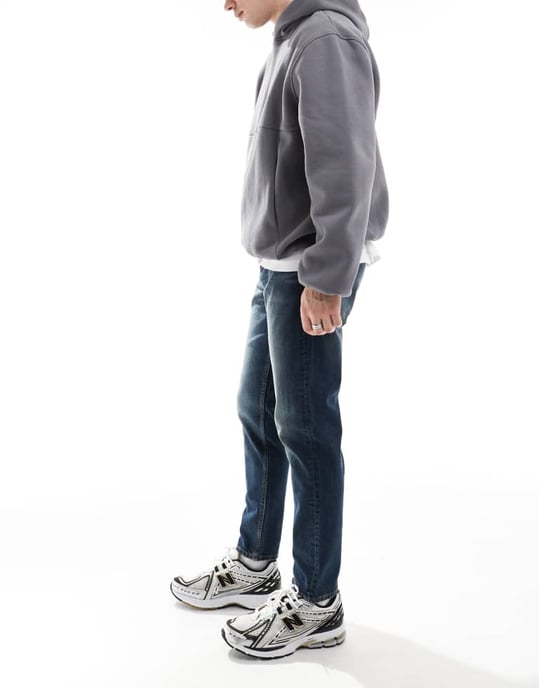 ASOS DESIGN stretch tapered i medelblå tvätt - Image 3