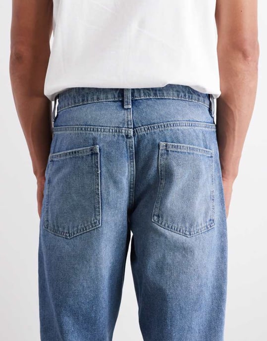 ASOS DESIGN tapered jeans i medelblå tvätt - Image 3