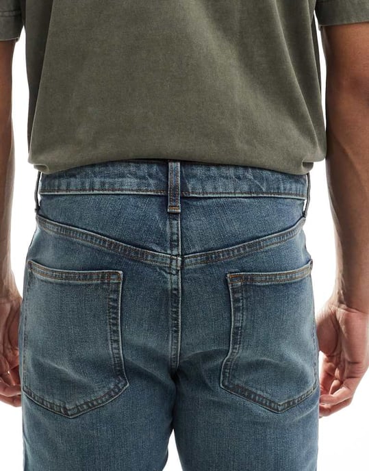 ASOS DESIGN slim fit jeans i medtvättad blå - Image 4
