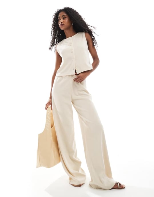 Miss Selfridge premium mjuk ribbad väst co ord i ivor - Image 2