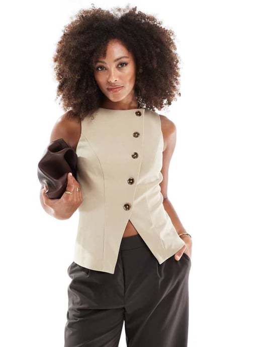 ASOS DESIGN skräddarsydd asymmetrisk väst i beige - Image 1