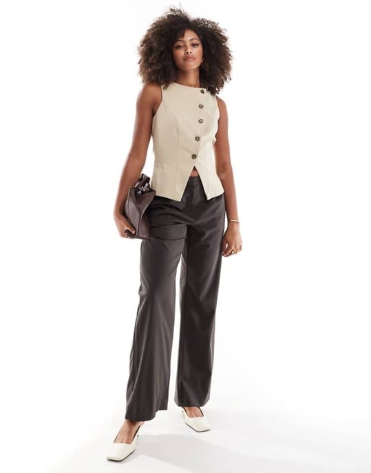 ASOS DESIGN skräddarsydd asymmetrisk väst i beige - Image 2