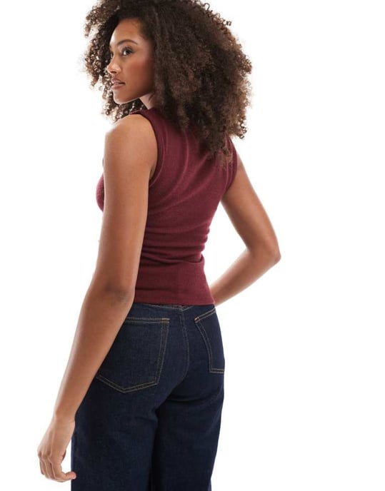 ASOS DESIGN supersoft borstad ärmlös knapp-up topp i plommon - Image 4