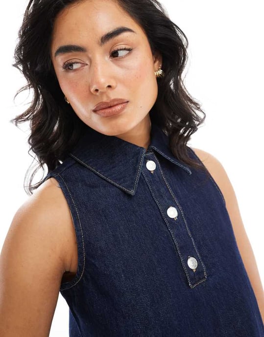 ASOS DESIGN denim ärmlös kragen knapplöst topp i indigo - Image 2