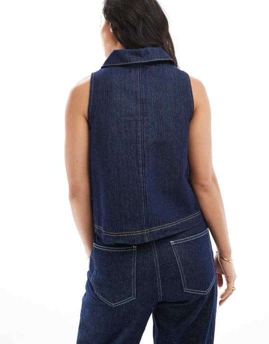 ASOS DESIGN denim ärmlös kragen knapplöst topp i indigo - Image 3