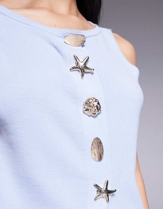 ASOS DESIGN kompakt stickad topp med guldknappar i blått - Image 3