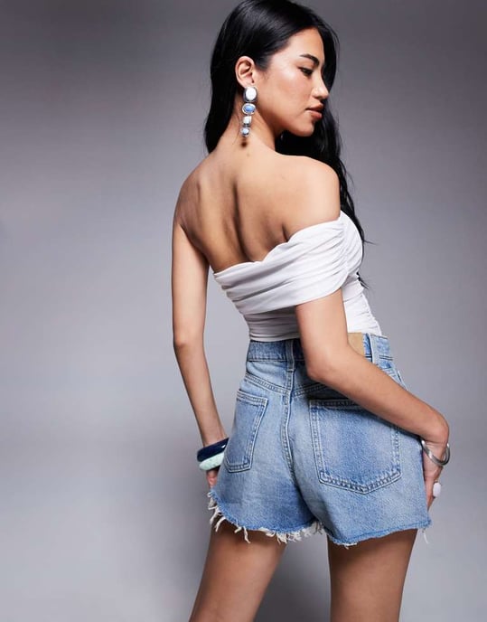 ASOS DESIGN nät rynkad top med en axel i elfenben - Image 2