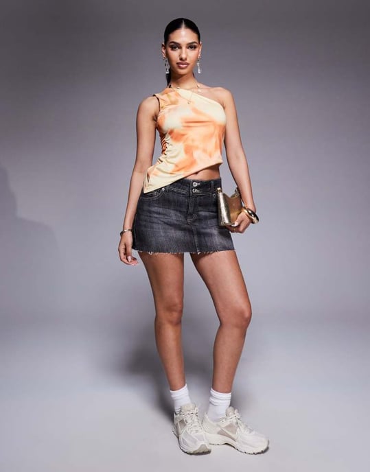 ASOS DESIGN slinky enaxlad asymmetrisk topp i suddig blommig tryck - Image 3