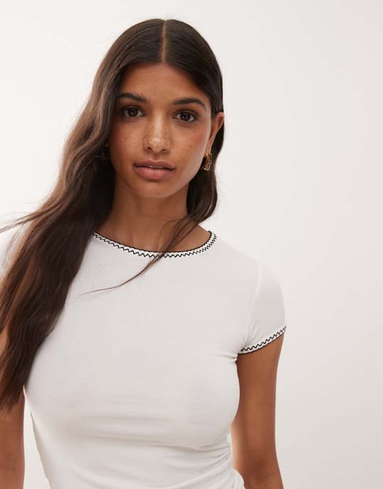 Miss Selfridge kortärmad jersey t-shirt med rund hals i krämfärg - Image 4
