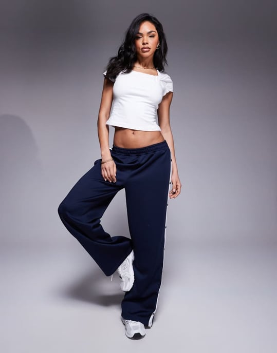 ASOS DESIGN enaxlad topp med twistdetalj i vitt - Image 3