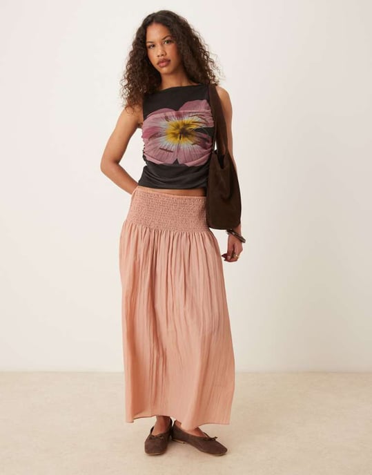 ASOS DESIGN blommig placering slit-nacke mesh-top i brun - Image 3