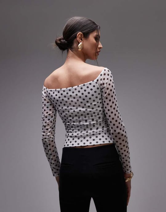 ASOS DESIGN mesh omwrap bardot-topp i vit med prickar - Image 4