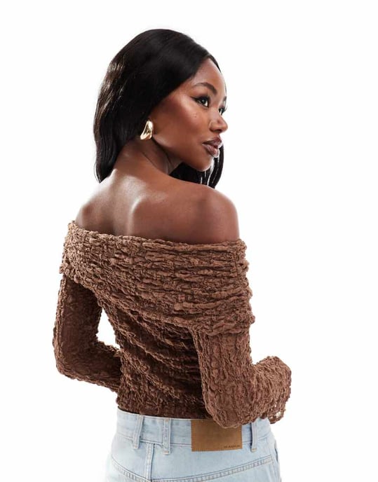 ASOS DESIGN rynkad texturerad spets bardot-top med ängelärmar i brunt - Image 2