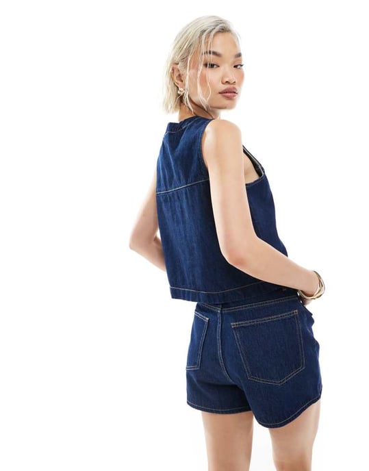 ASOS DESIGN rundhalsad denimvästset i indigo - Image 4