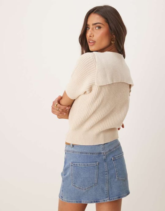 ASOS DESIGN stickad strukturkrage kortärmad cardigan med guldfärgade knappar i cream - Image 3