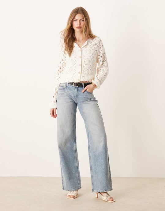 YAS cirkel virkad stickad cardigan med detaljer i guldknappar i gräddfärg - Image 3
