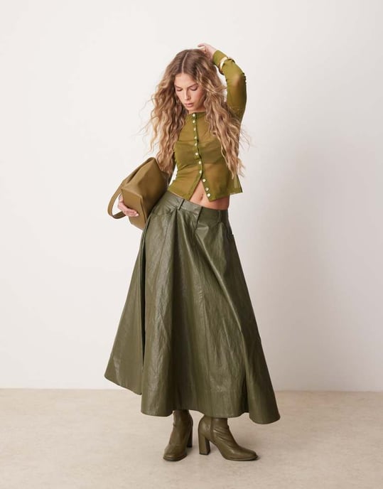 ASOS DESIGN nätpärlknappad cardigan i olivgrön - Image 2