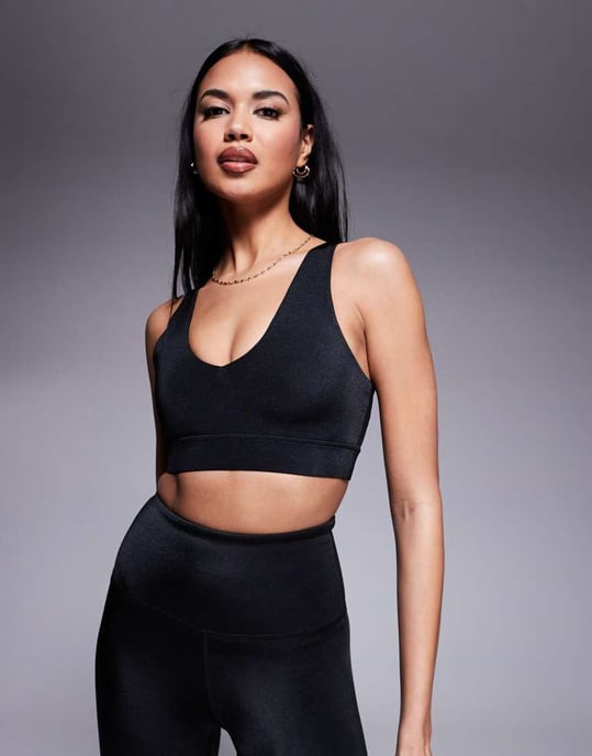 4505 medium support sports bra with adjustable straps in black high shine - Image 2