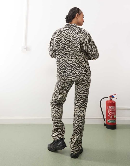 Noisy May Marley vida jeans-set i zebra - Image 2
