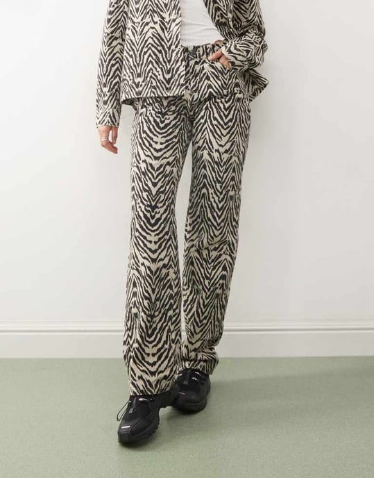 Noisy May Marley vida jeans-set i zebra - Image 3