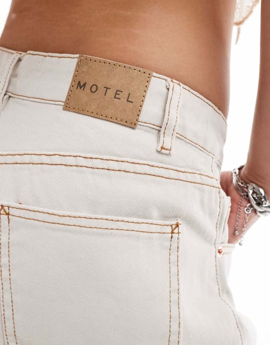 Motel roomy wide leg low rise jeans in off-white - Image 3
