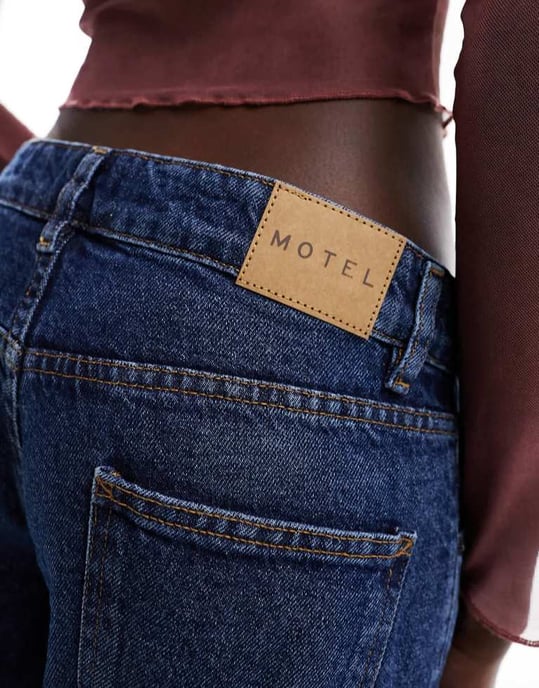 Motel extra wide low rise jeans in mid blue used wash - Image 3