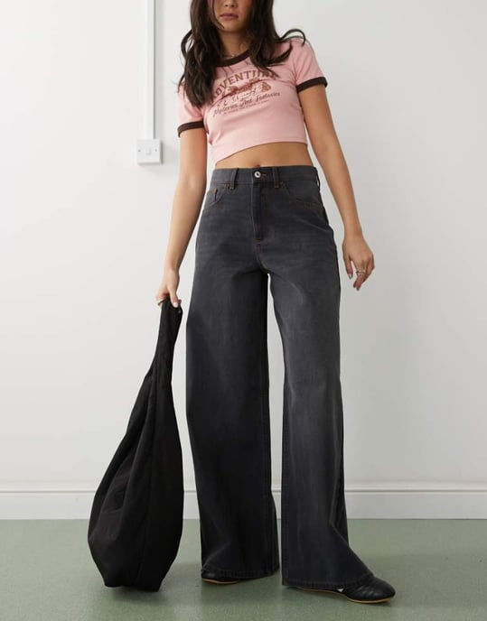 COLLUSION vida jeans i mörk tvätt - SVART - Image 1