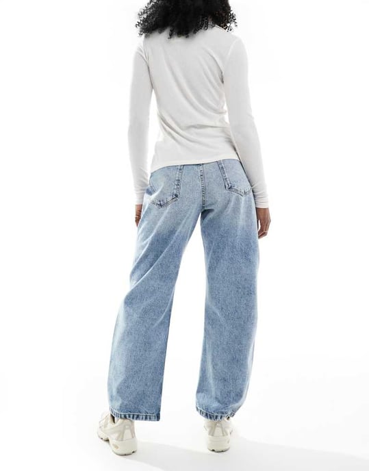 ASOS DESIGN slim barrel jeans i ljusblå - Image 2